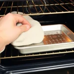 Reinigen van een metalen of ovenplaat: praktische tips voor een stralend resultaat